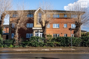 Hennessy Road, London